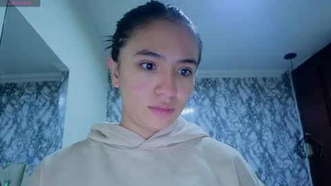 Snapshot of emmamiller__ chatting on 06/09/26, 10:49 online show from 06/09/26, 10:49