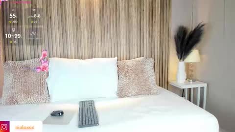 Snapshot of emmamillerr_ chatting on 10/20/25, 11:32 EmmaMillerr  online show from 10/20/25, 11:32