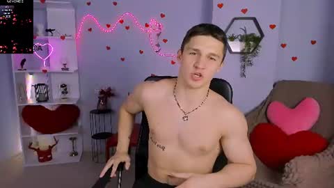 Snapshot of emmanuel_shine chatting on 06/11/26, 01:09 Emmi online show from 06/11/26, 01:09