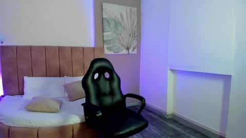   online show from 03/07/25, 02:04