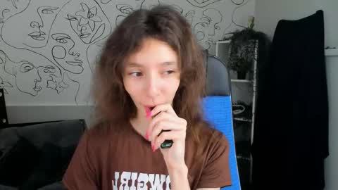 Snapshot of emmanuellbrown chatting on 10/19/25, 04:13 emmanuellbrown online show from 10/19/25, 04:13