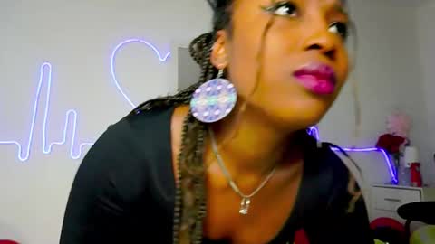 Sara online show from 09/21/25, 11:23