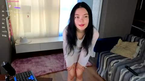 Snapshot of emmasmall chatting on 06/06/26, 06:07 Petite girl Emmy online show from 06/06/26, 06:07