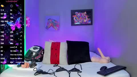 Snapshot of emmasmith06 chatting on 10/02/25, 05:42 Emma online show from 10/02/25, 05:42