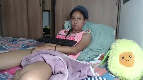 Snapshot of emmasweet95 chatting on 12/04/24, 10:19 emmasweet95 online show from 12/04/24, 10:19