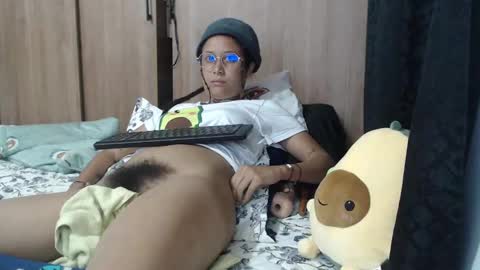 Snapshot of emmasweet95 chatting on 01/10/25, 08:40 emmasweet95 online show from 01/10/25, 08:40