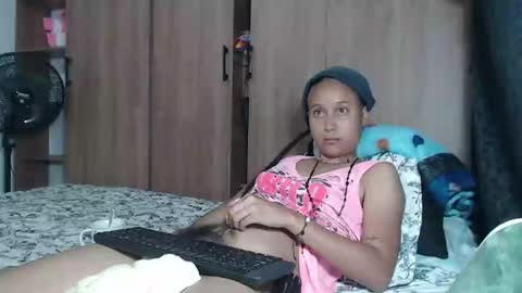 Snapshot of emmasweet95 chatting on 01/14/25, 05:40 emmasweet95 online show from 01/14/25, 05:40