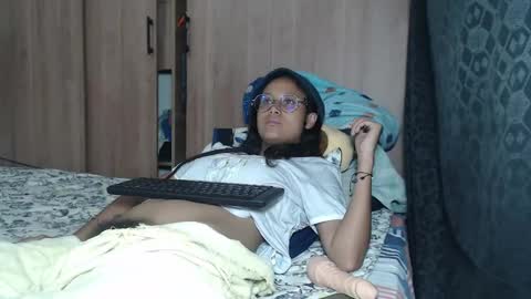 Snapshot of emmasweet95 chatting on 02/01/25, 11:48 emmasweet95 online show from 02/01/25, 11:48