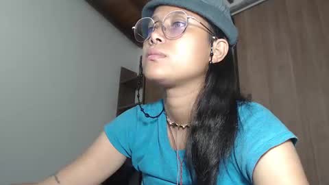 Snapshot of emmasweet95 chatting on 02/04/25, 08:38 emmasweet95 online show from 02/04/25, 08:38