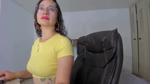 Emma Torres online show from 12/23/24, 01:03