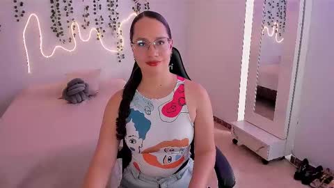 Emma Torres online show from 10/06/25, 02:14