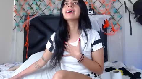 Snapshot of emmawillliams chatting on 11/03/25, 01:34 Emma online show from 11/03/25, 01:34