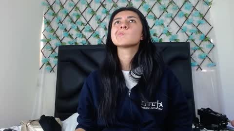 Snapshot of emmawillliams chatting on 11/16/25, 04:34 Emma online show from 11/16/25, 04:34