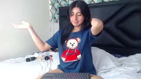 Snapshot of emmawillliams chatting on 11/29/25, 04:54 Emma online show from 11/29/25, 04:54