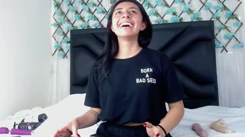 Snapshot of emmawillliams chatting on 12/01/25, 03:28 Emma online show from 12/01/25, 03:28