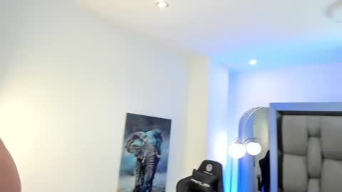 Emmet online show from 10/11/25, 03:43