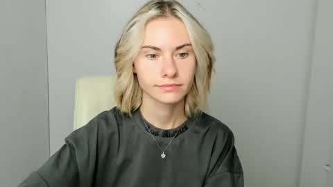 Snapshot of emmi_rossum chatting on 09/15/25, 05:29 Emmi online show from 09/15/25, 05:29