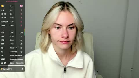 Snapshot of emmi_rossum chatting on 09/25/25, 05:33 Emmi online show from 09/25/25, 05:33