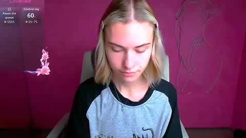 Snapshot of emmi_rossum chatting on 10/06/25, 05:16 Emmi online show from 10/06/25, 05:16