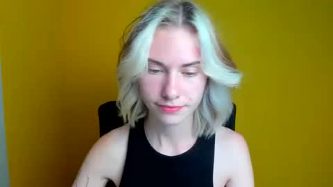 Snapshot of emmi_rossum chatting on 10/06/25, 05:32 Emmi online show from 10/06/25, 05:32