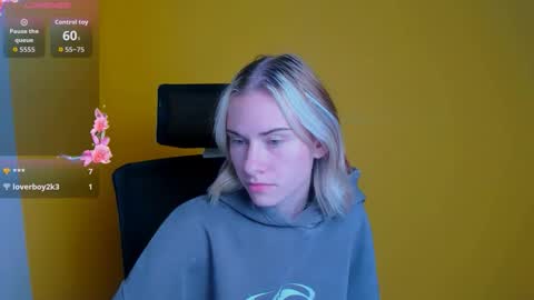 Snapshot of emmi_rossum chatting on 10/07/25, 07:22 Emmi online show from 10/07/25, 07:22