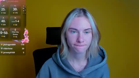 Snapshot of emmi_rossum chatting on 10/08/25, 07:44 Emmi online show from 10/08/25, 07:44