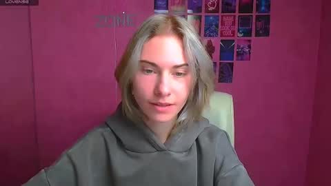 Snapshot of emmi_rossum chatting on 10/16/25, 05:52 Emmi online show from 10/16/25, 05:52