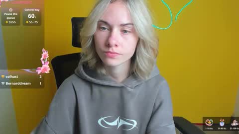 Snapshot of emmi_rossum chatting on 10/22/25, 05:52 Emmi online show from 10/22/25, 05:52