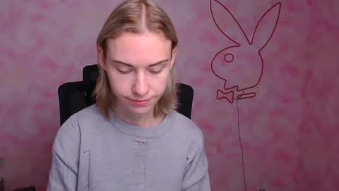 Snapshot of emmi_rossum chatting on 10/25/25, 05:26 Emmi online show from 10/25/25, 05:26