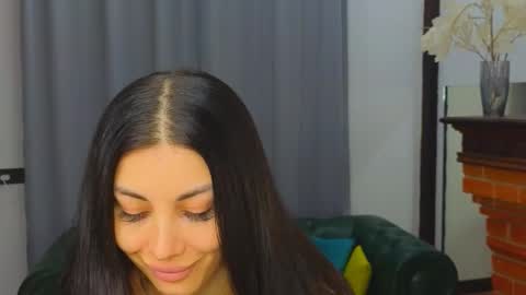 Snapshot of emmi_swon chatting on 10/15/25, 04:51 Mia online show from 10/15/25, 04:51