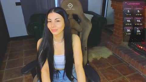 Snapshot of emmi_swon chatting on 10/19/25, 06:03 Mia online show from 10/19/25, 06:03