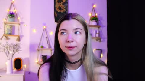 Snapshot of emmie_everly chatting on 10/08/25, 07:11 emmie_everly online show from 10/08/25, 07:11