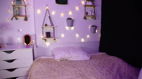 Snapshot of emmie_everly chatting on 10/09/25, 07:23 emmie_everly online show from 10/09/25, 07:23