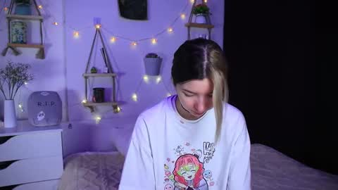 Snapshot of emmie_everly chatting on 10/11/25, 07:12 emmie_everly online show from 10/11/25, 07:12