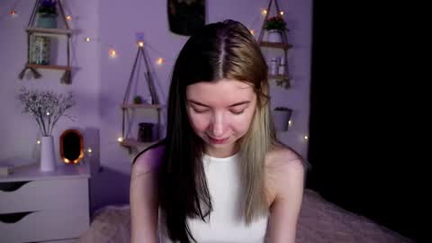 Snapshot of emmie_everly chatting on 10/21/25, 07:36 emmie_everly online show from 10/21/25, 07:36