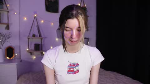 Snapshot of emmie_everly chatting on 10/23/25, 07:23 emmie_everly online show from 10/23/25, 07:23