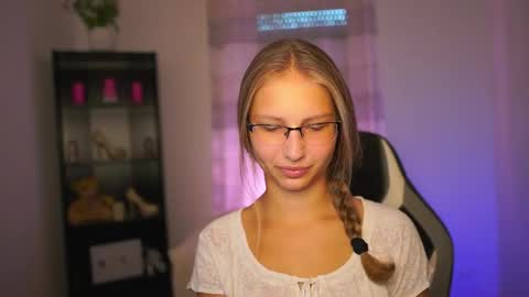 Emmie online show from 09/28/25, 12:54