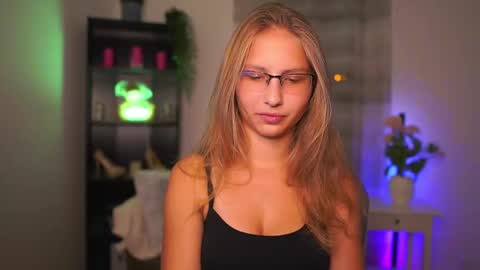 Emmie online show from 10/03/25, 06:27