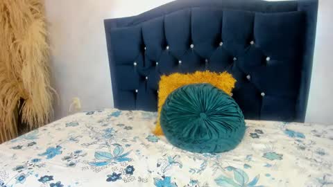 Emmi online show from 10/08/25, 08:17