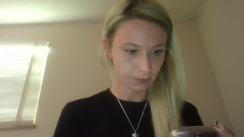 Snapshot of emmwarr1514 chatting on 06/13/26, 06:50 emmwarr1514 online show from 06/13/26, 06:50