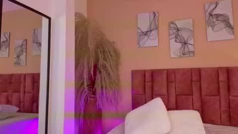 Snapshot of emmy_danielss chatting on 03/18/26, 11:35 emmy_danielss online show from 03/18/26, 11:35
