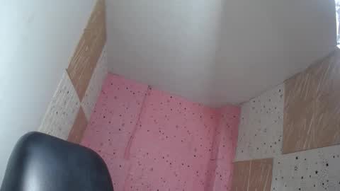 Snapshot of emmy_durant chatting on 11/05/25, 08:20 emmy_durant online show from 11/05/25, 08:20