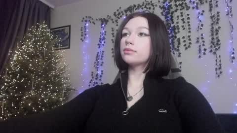 Snapshot of emmy_m00n chatting on 12/12/24, 09:51 Emily Johny online show from 12/12/24, 09:51