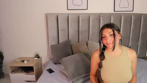 Emily  Laila  online show from 01/11/25, 03:09