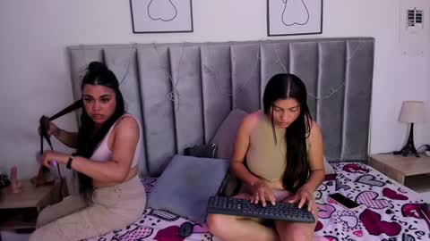 Emily  Laila  online show from 02/01/25, 03:18