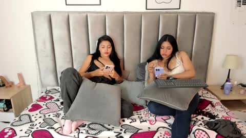 Emily  Laila  online show from 03/06/25, 06:48