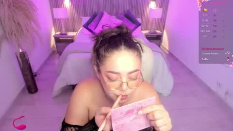 Emmy Walker online show from 09/18/25, 11:01