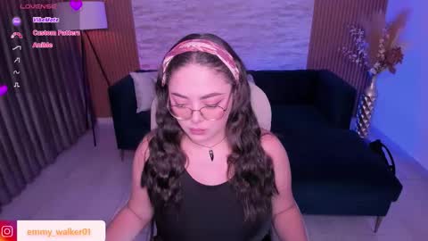 Emmy Walker online show from 12/05/25, 11:08