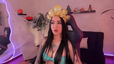 Snapshot of emmyevans1 chatting on 10/01/25, 07:53 Emmy Evans  online show from 10/01/25, 07:53