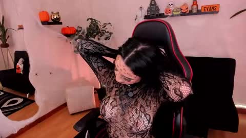 Snapshot of emmyevans1 chatting on 10/10/25, 08:41 Emmy Evans  online show from 10/10/25, 08:41